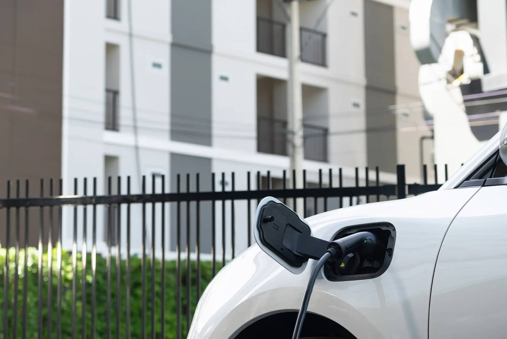 closeup-ev-car-charger-with-blur-background-progressive-concept 拷贝